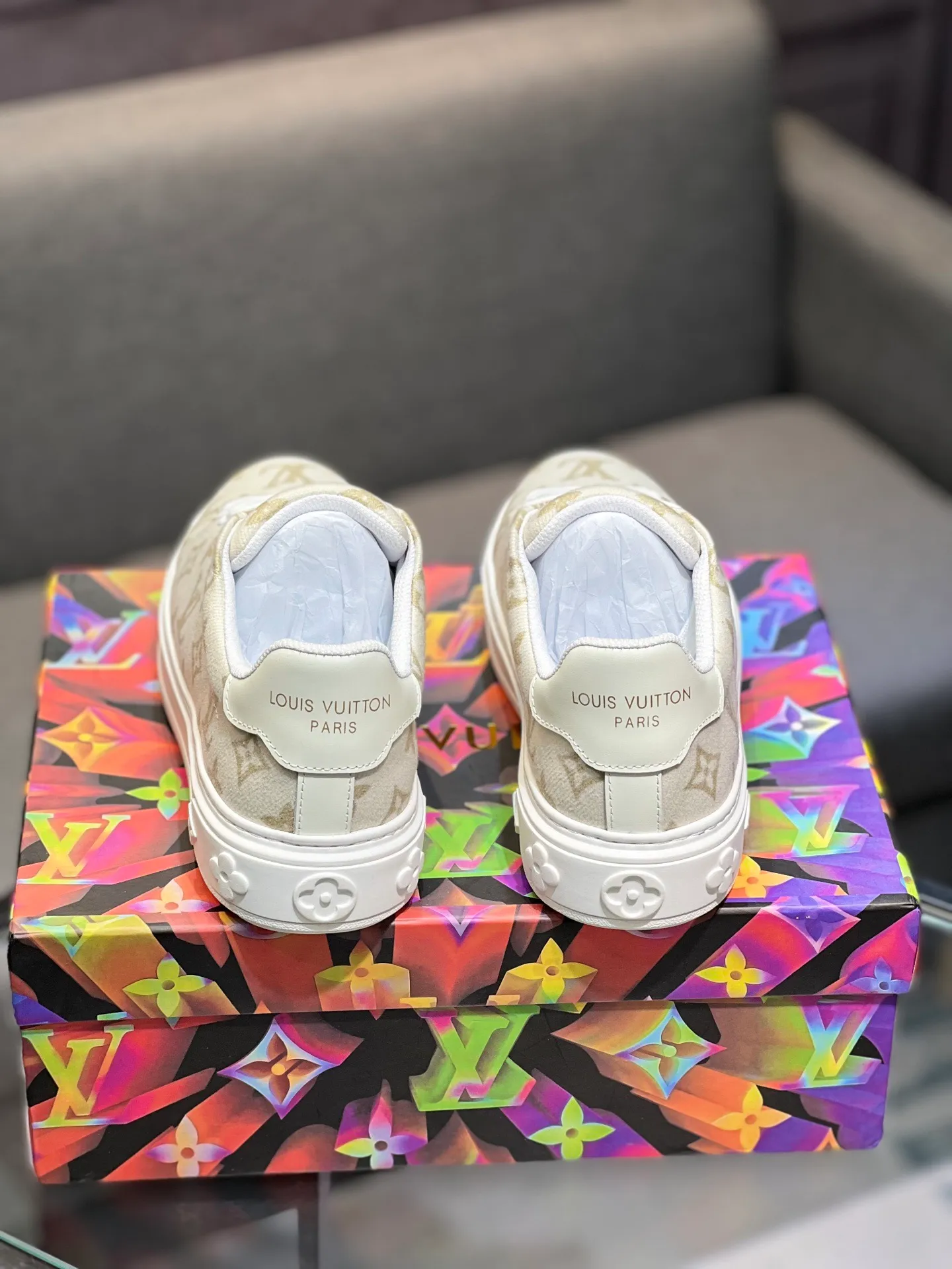 Men's Men's Shoes 💰540 LV Louis Vuitton. The latest fashionable casual shoes are popular in physical stores. The new spring and summer comfortable imported custom patent leather plus cowhide, cowhide mesh, and unique jacquard fabric element design. With sheepskin lining, Lv original base, [sun][sun] high-end packaging and high quality💪Details determine quality, welcome to compare🇮🇹Code number 38-44, 45 can be customized